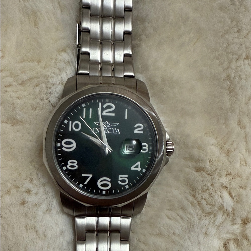 New without tag and original box!!! Invicta Silver Watch with Green Dial